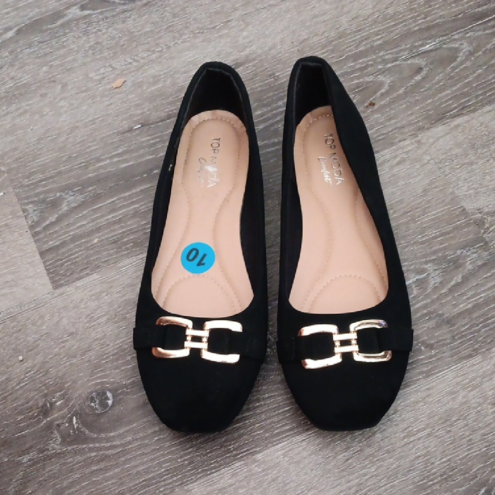 TOP Moda Elegant Black Loafers with Gold Accent